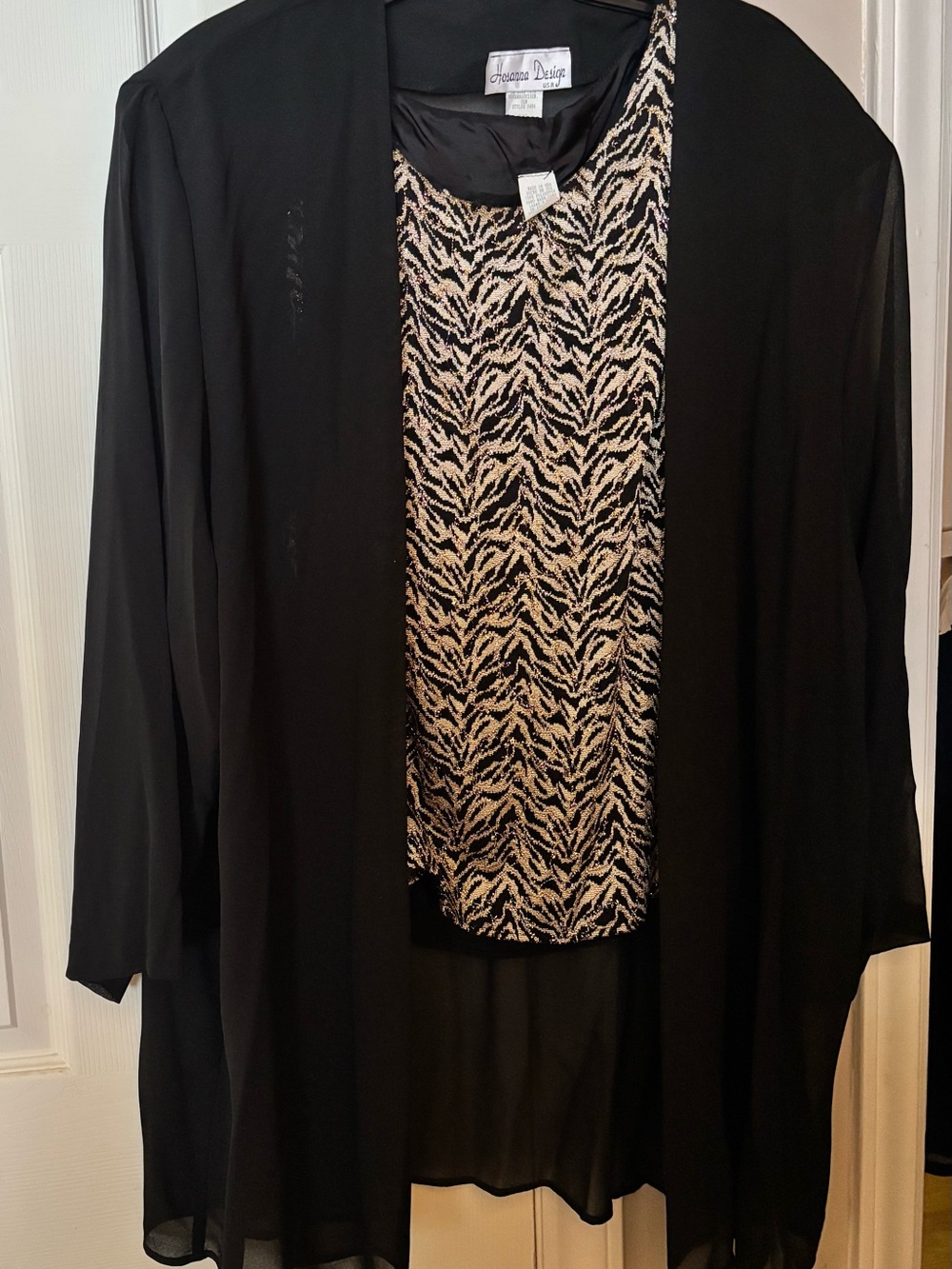 Elegant Black Open-Front Jacket with Neutral Gold Shell & Wide Leg Pants Stretch